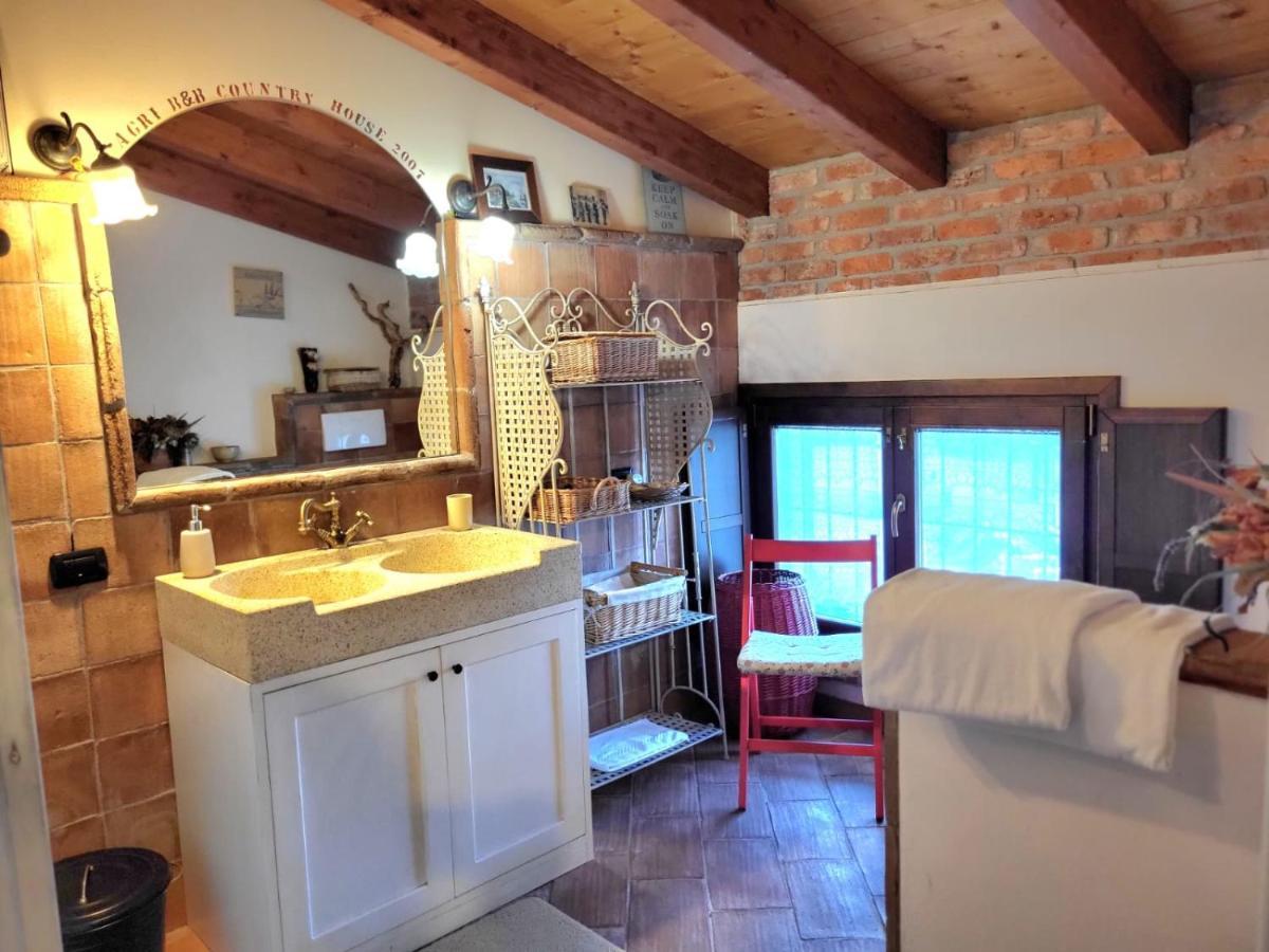 B&B Relais Cascina Al Campaccio Taino المظهر الخارجي الصورة